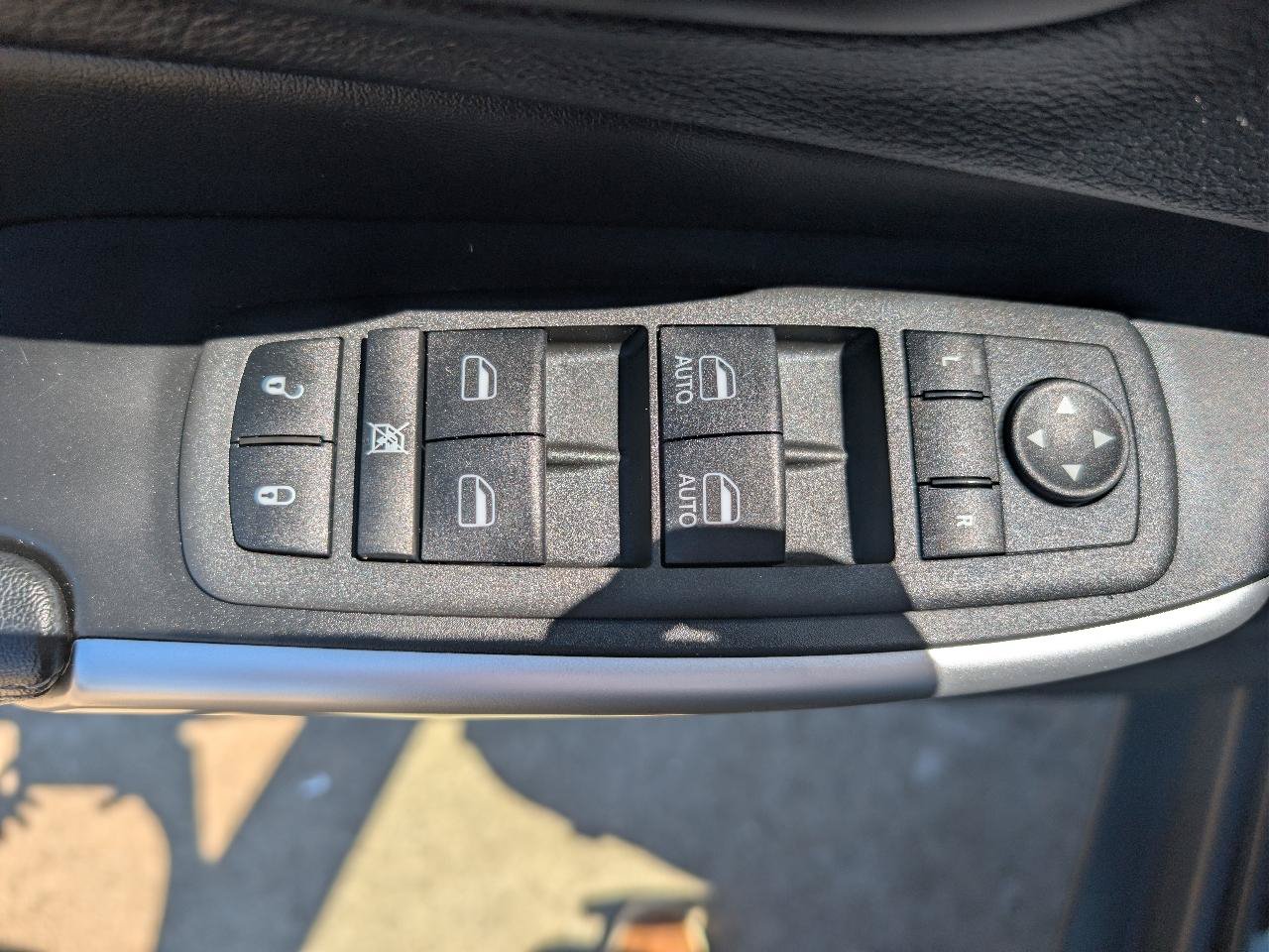 Used 2022 Jeep Cherokee Latitude AWD/4WD image 22