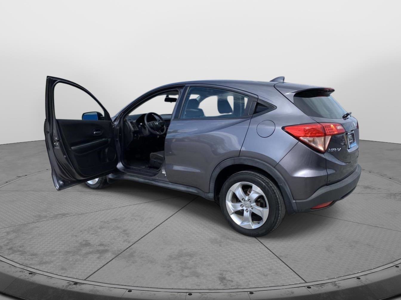 Used 2016 Honda HR-V LX image 10