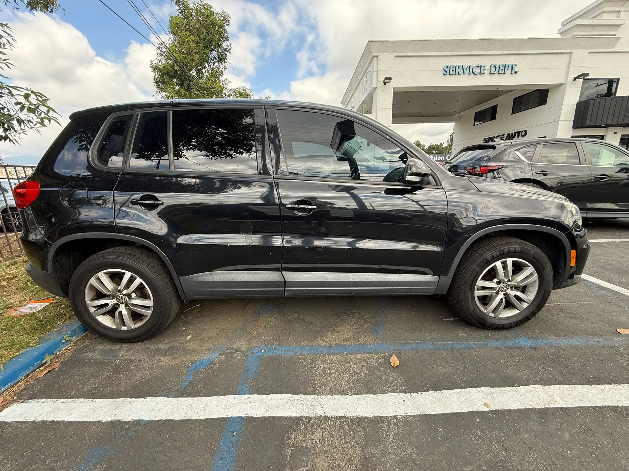 Used 2014 Volkswagen Tiguan S image 3