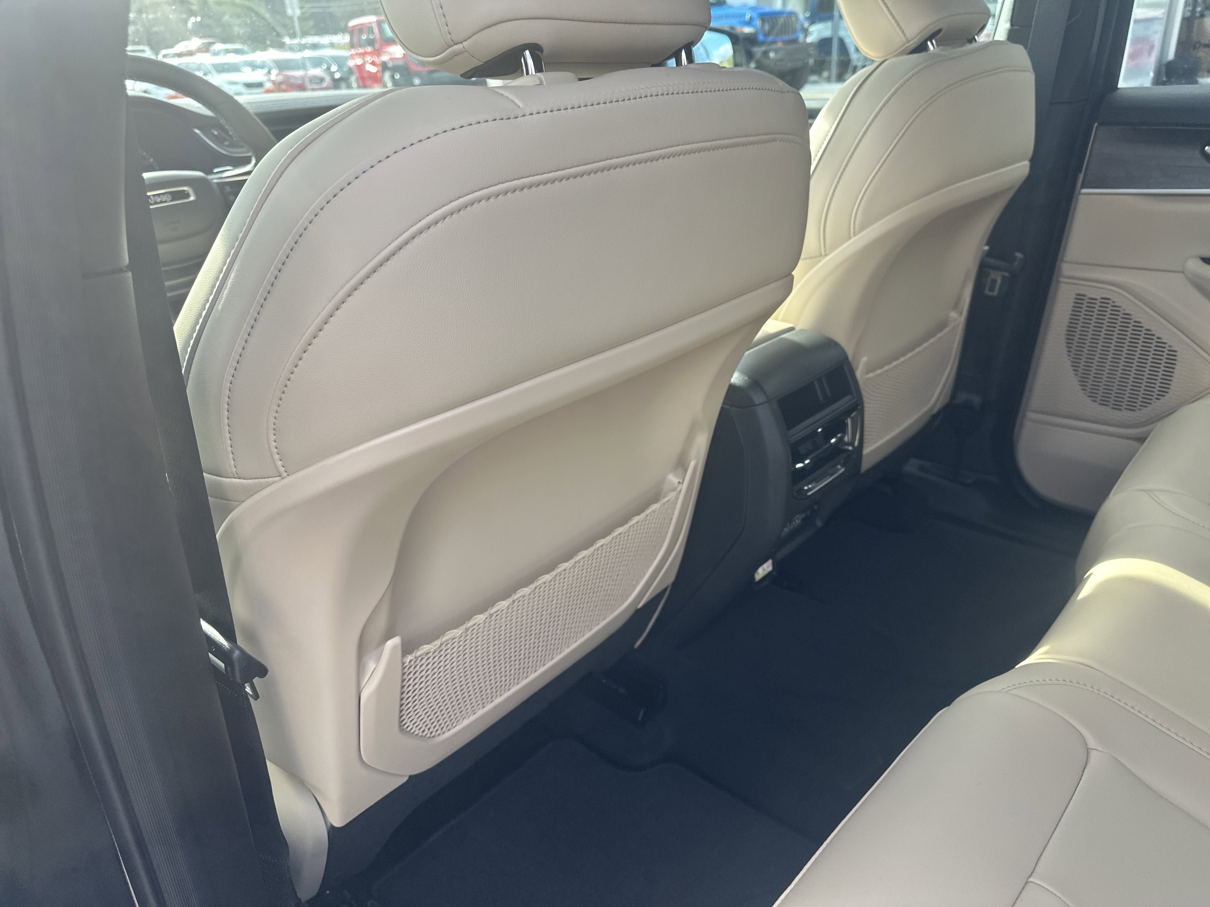 New 2025 Jeep Grand Cherokee Limited w/ Black Appearance Package AWD/4WD image 18