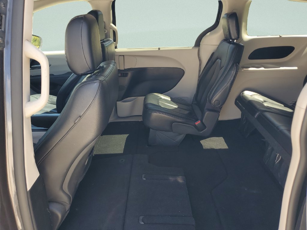 Used 2022 Chrysler Pacifica Touring-L FWD image 10