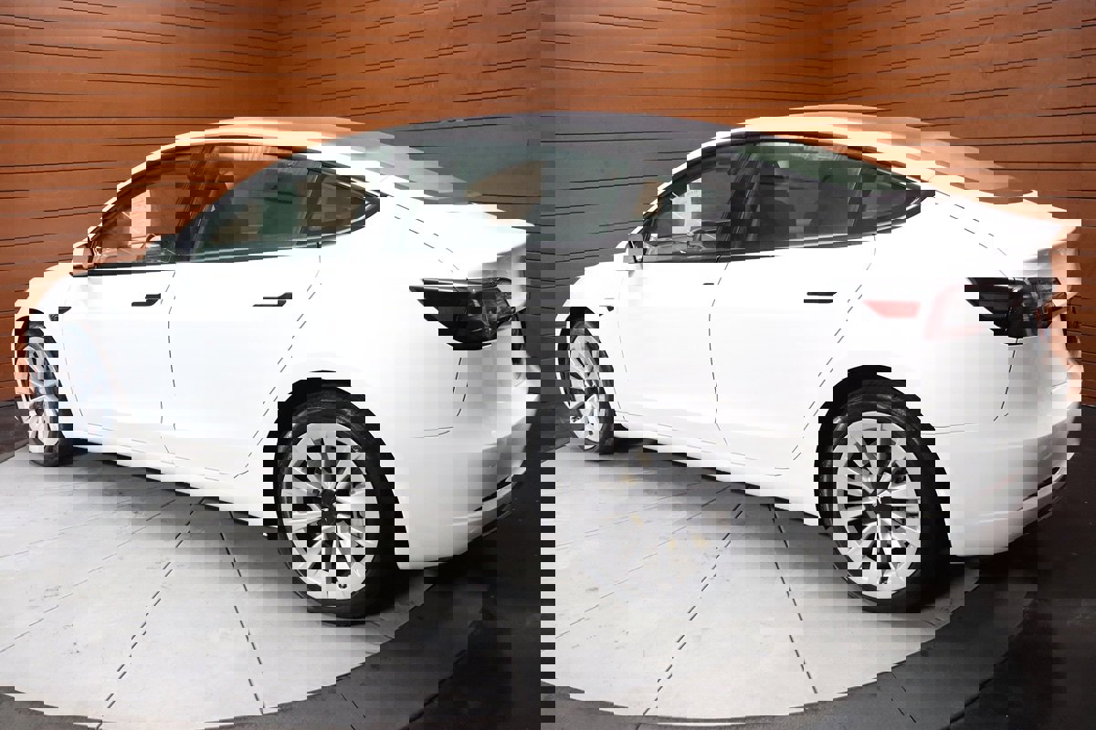 Used 2023 Tesla Model 3 Standard Range image 9