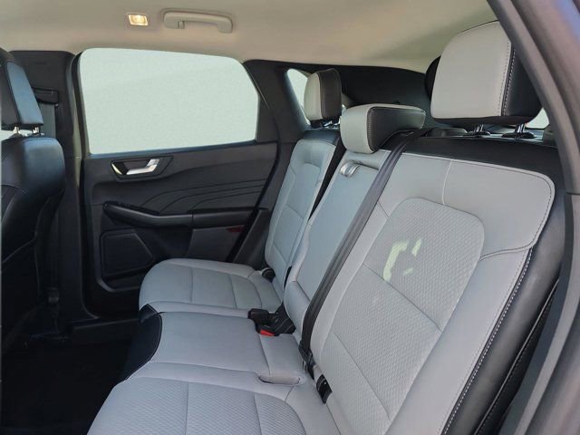 Used 2025 Ford Escape SE image 12
