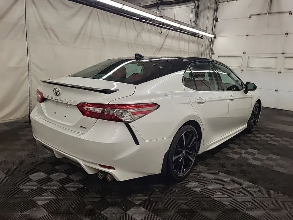 Used 2019 Toyota Camry XSE image 4