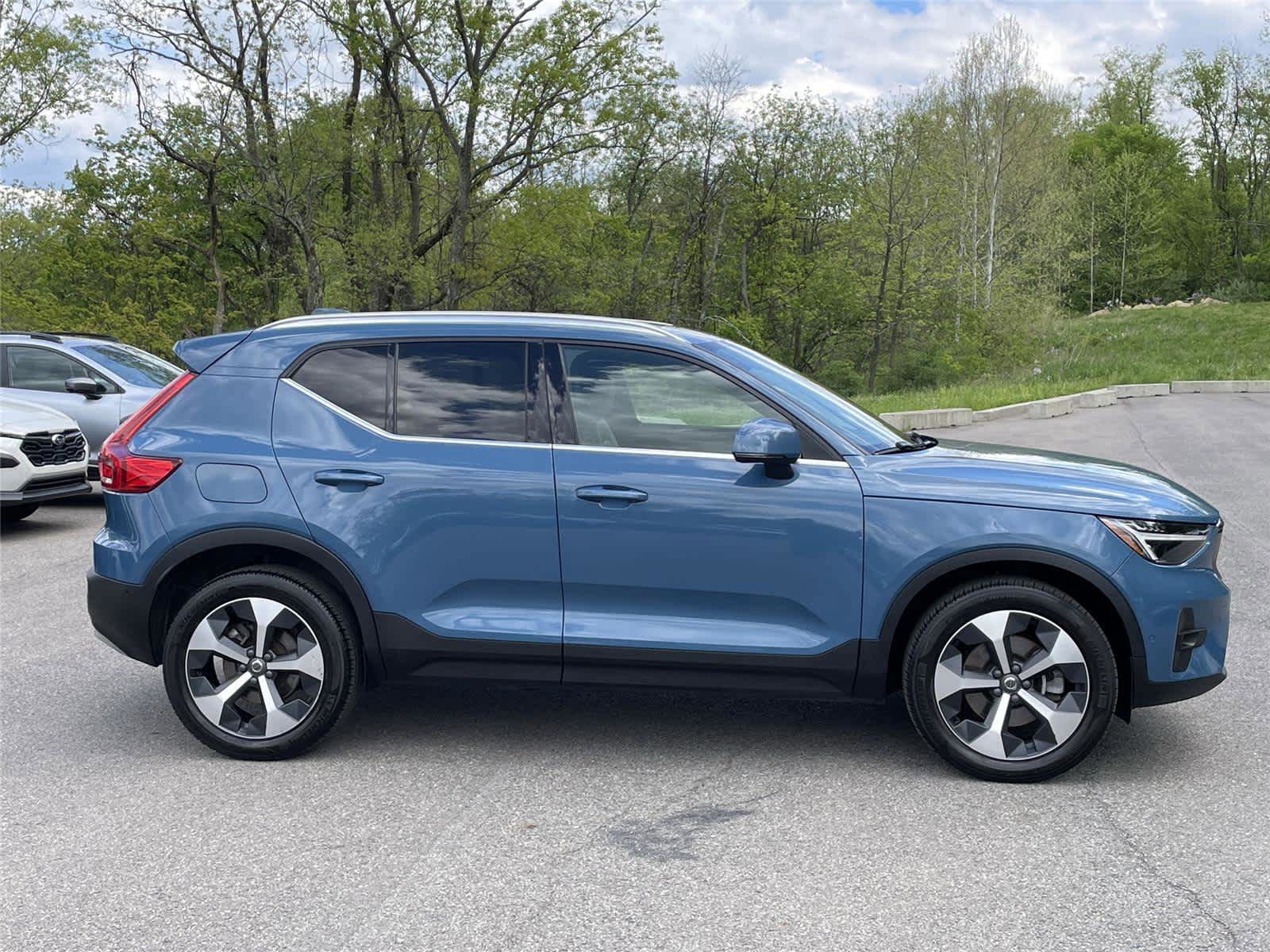 Used 2023 Volvo XC40 B5 Plus w/ Driver Assist Package AWD/4WD image 6