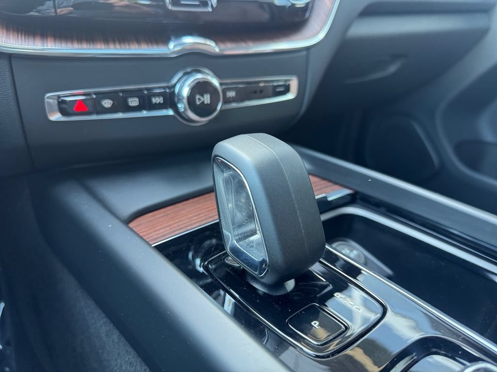 Certified 2024 Volvo XC60 B5 Plus w/ Climate Package AWD/4WD image 19
