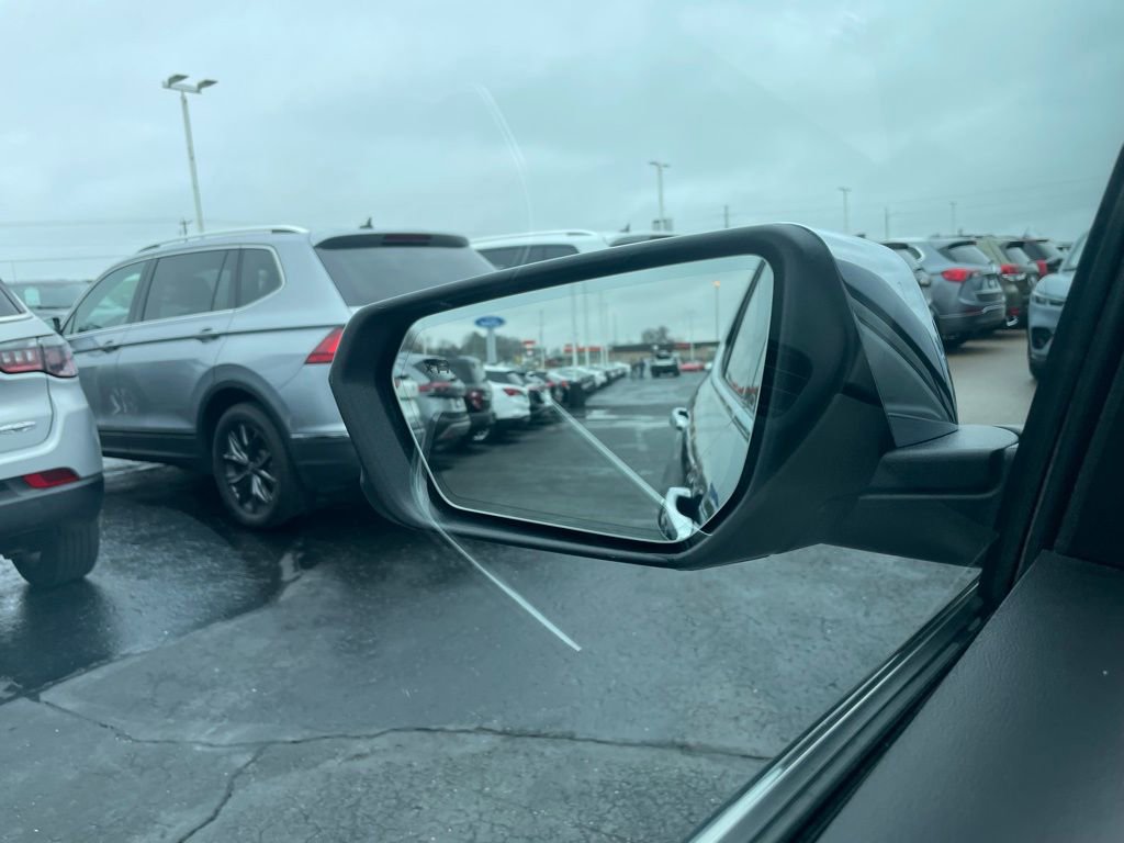 Used 2018 Chevrolet Equinox Premier image 37