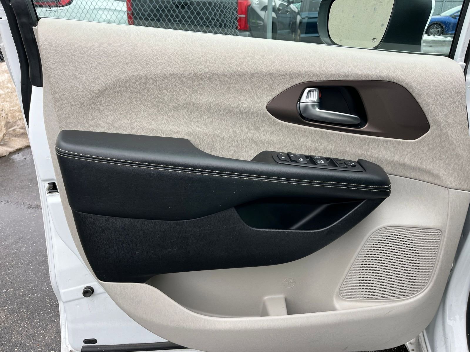 Used 2023 Chrysler Voyager LX image 18