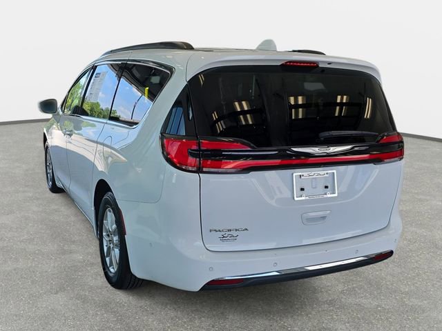 Used 2022 Chrysler Pacifica Touring-L w/ Uconnect Theater Family Group FWD image 7