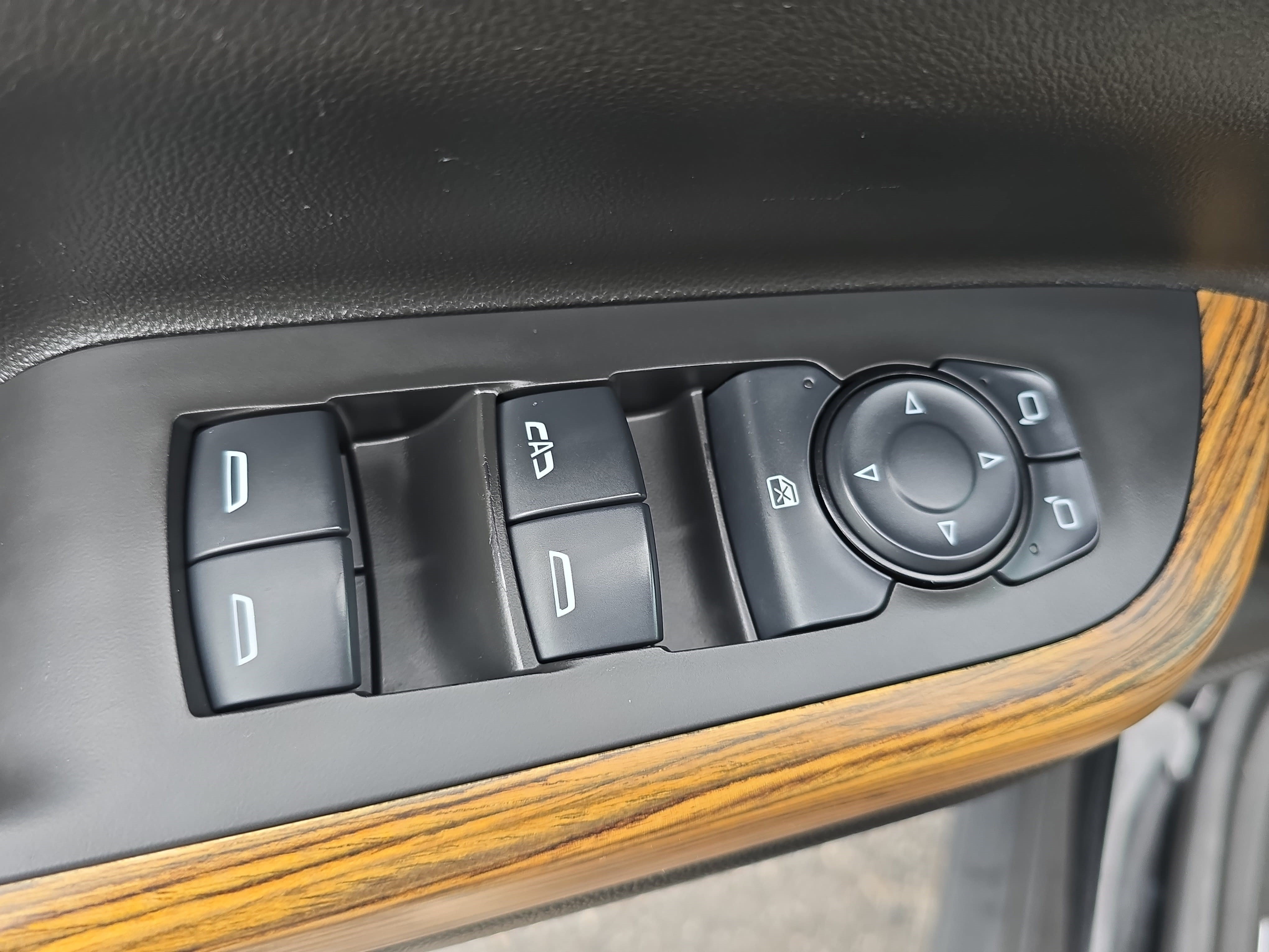 Used 2017 GMC Acadia Denali w/ Technology Package FWD image 28