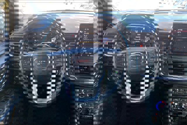 Used 2023 GMC Yukon XL SLT image 4