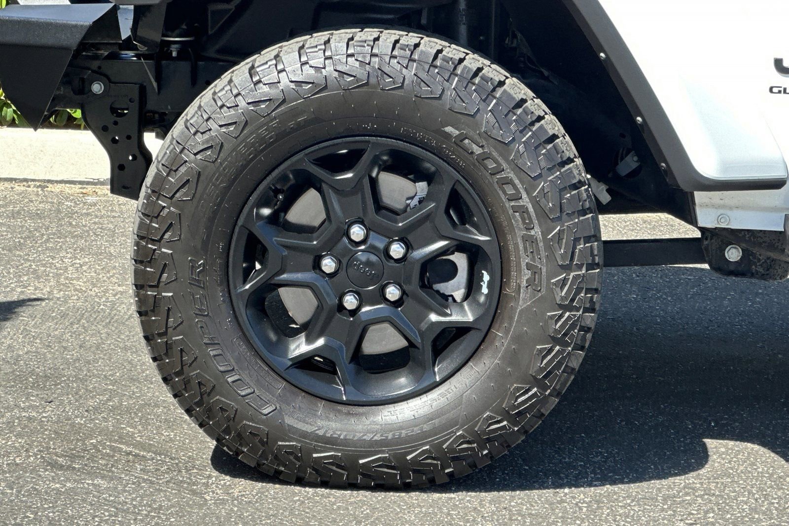 Used 2023 Jeep Gladiator Willys image 26