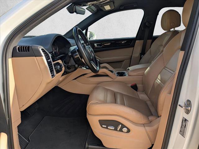 Used 2020 Porsche Cayenne AWD/4WD image 16
