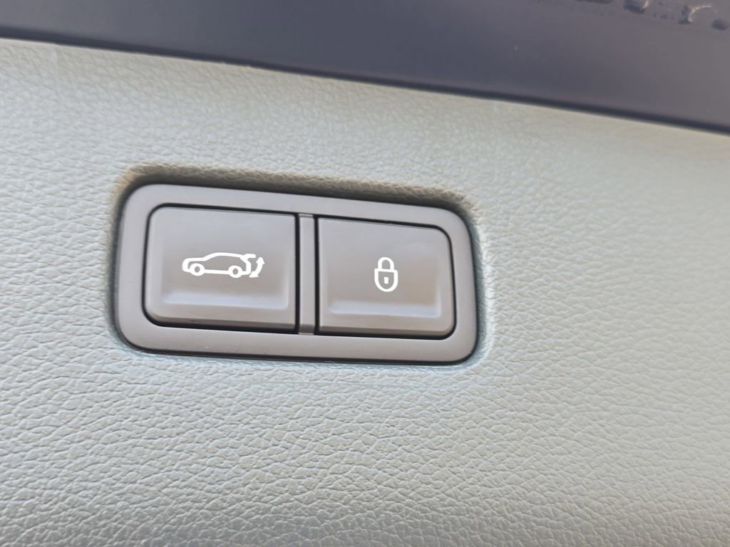 Used 2025 Genesis GV80 3.5T Advanced image 13