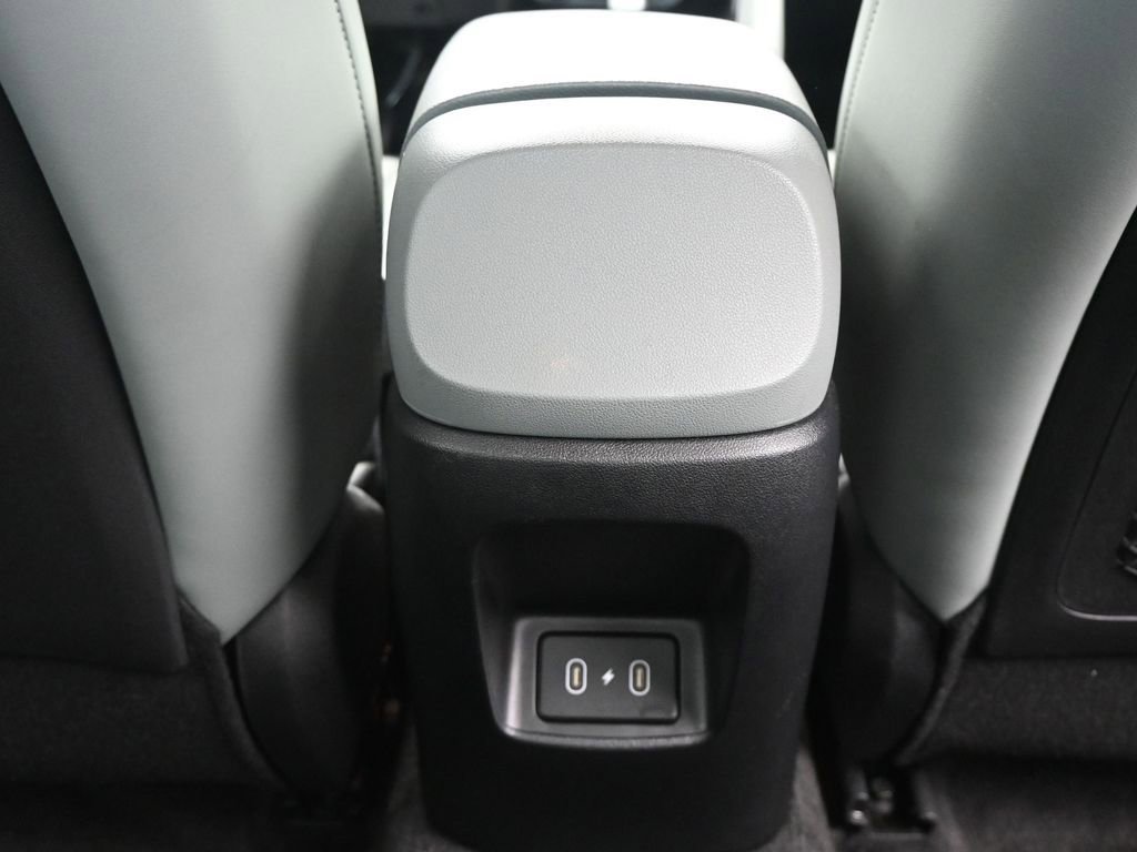 Used 2025 Hyundai Elantra Limited image 16