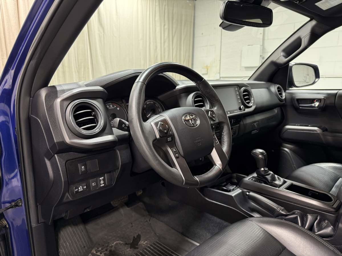 Used 2023 Toyota Tacoma TRD Off-Road image 10