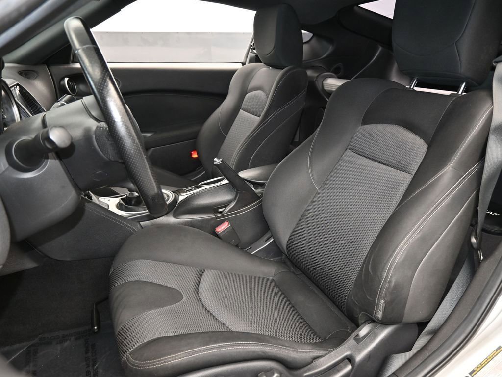 Used 2020 Nissan 370Z w/ Sport Package image 10