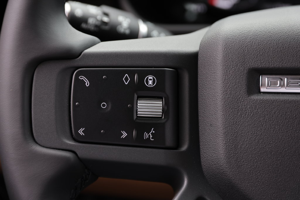 New 2026 Land Rover Defender 110 X-Dynamic SE AWD/4WD image 22