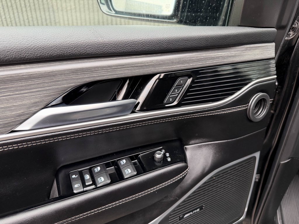 Used 2023 Jeep Wagoneer Series III w/ Convenience Group I image 12