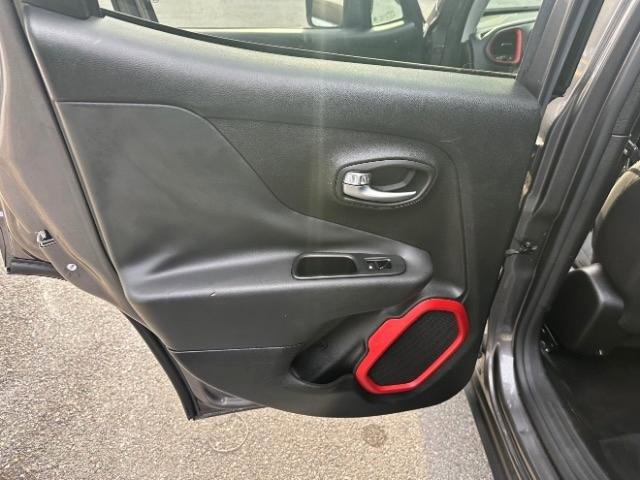 Used 2016 Jeep Renegade Trailhawk image 29