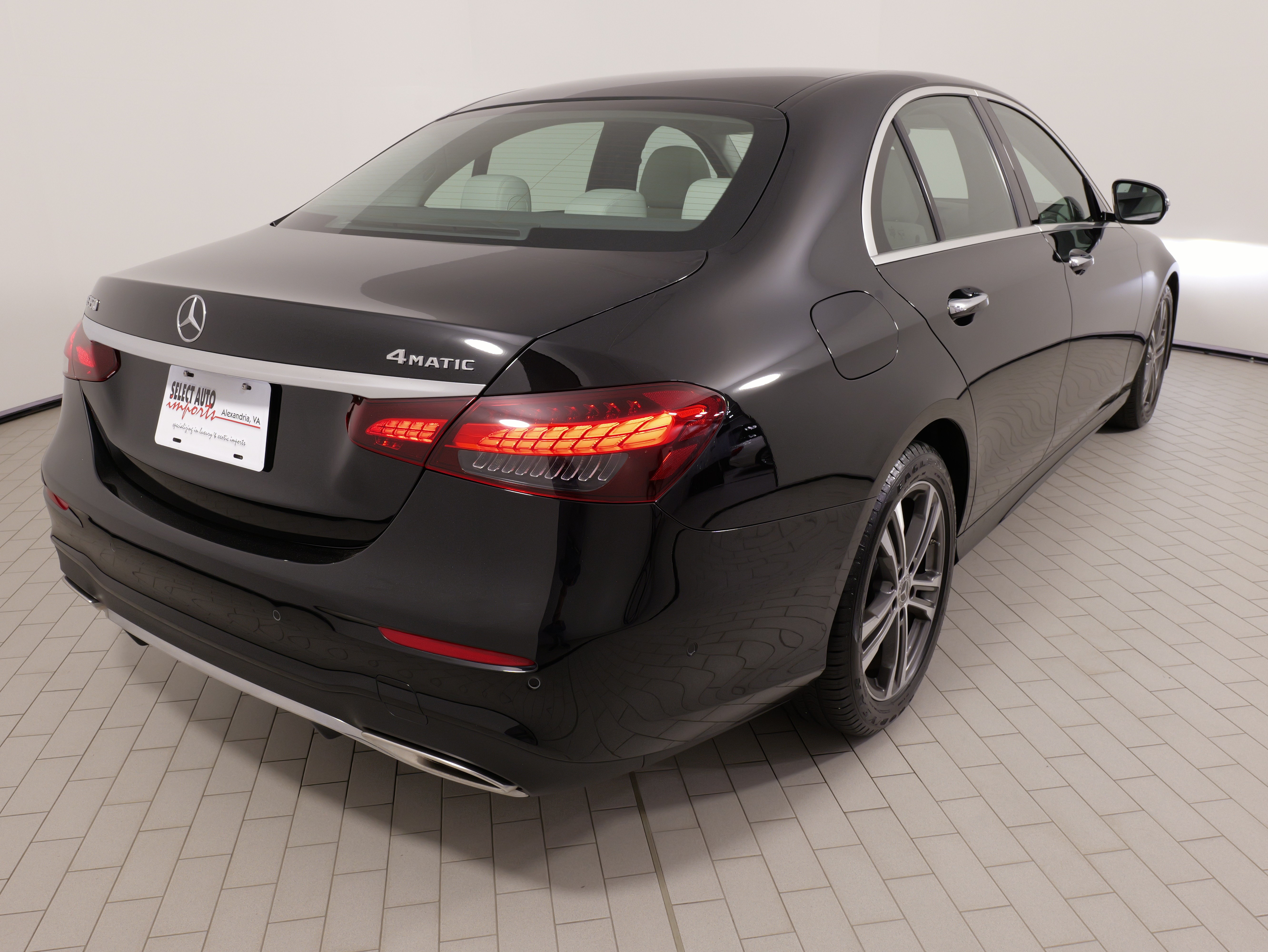 Used 2023 Mercedes-Benz E 350 4MATIC Sedan image 13