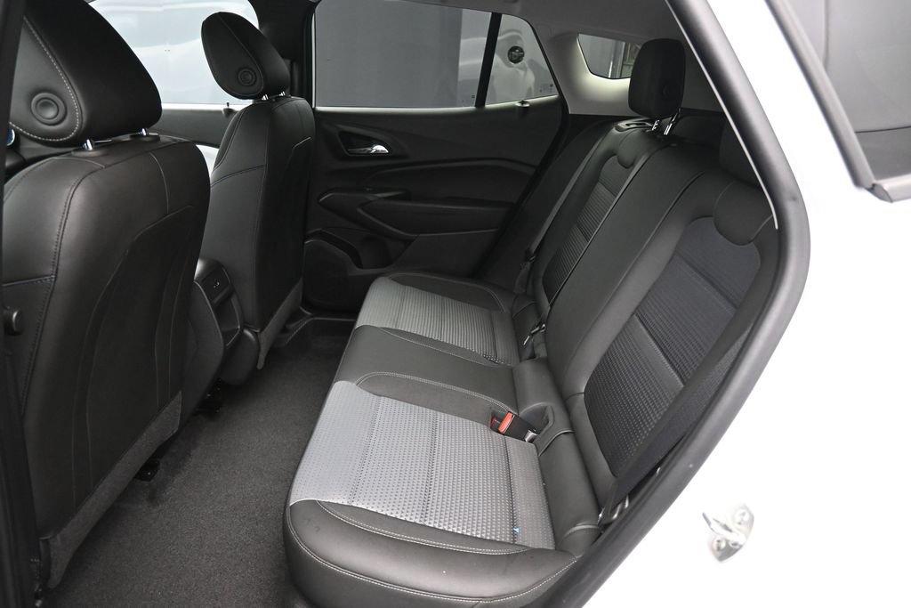Used 2025 Chevrolet Trax LT w/ LT Convenience Package FWD image 20