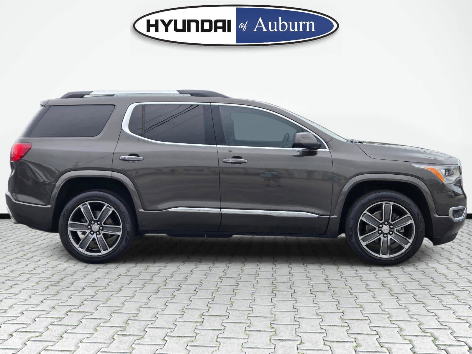 Used 2019 GMC Acadia Denali w/ Technology Package FWD image 4