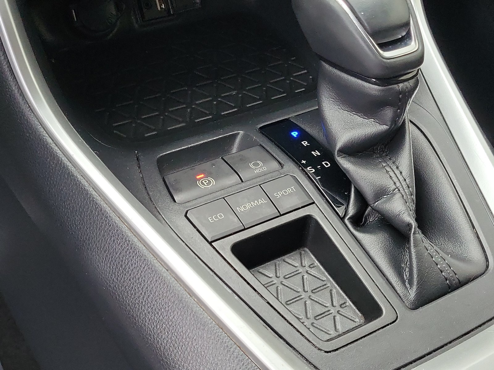 Used 2019 Toyota RAV4 XLE Premium FWD image 30