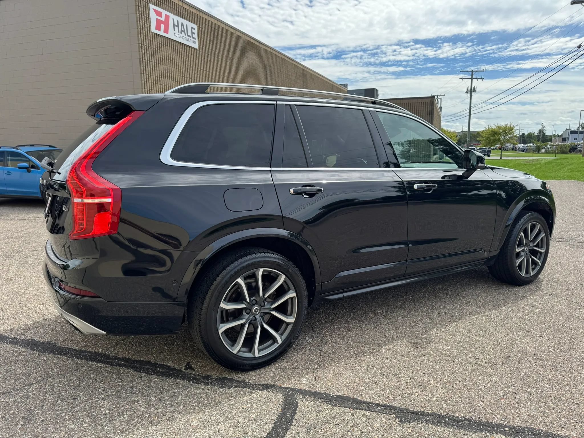 Used 2018 Volvo XC90 T6 Momentum w/ Convenience Package AWD/4WD image 10