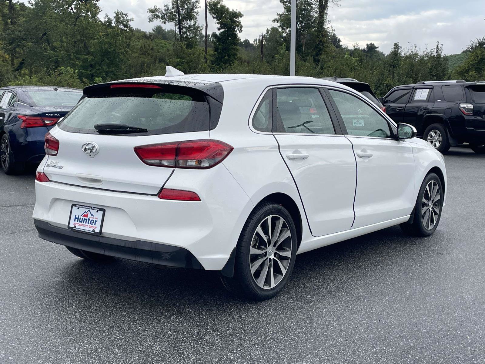 Used 2020 Hyundai Elantra GT FWD image 29