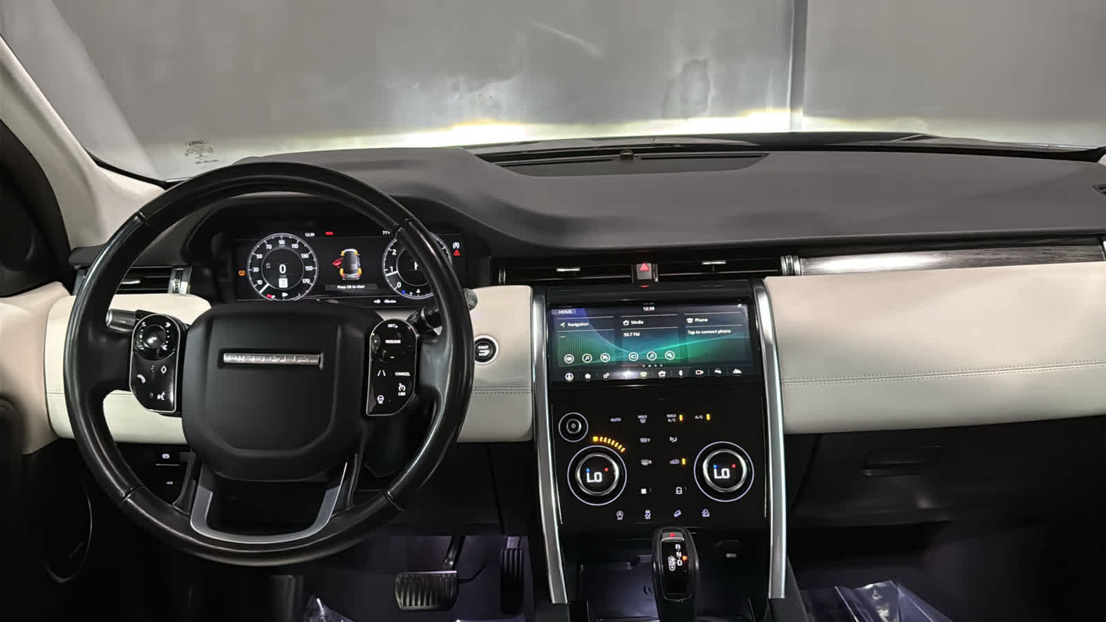 Used 2020 Land Rover Discovery Sport SE AWD/4WD image 22