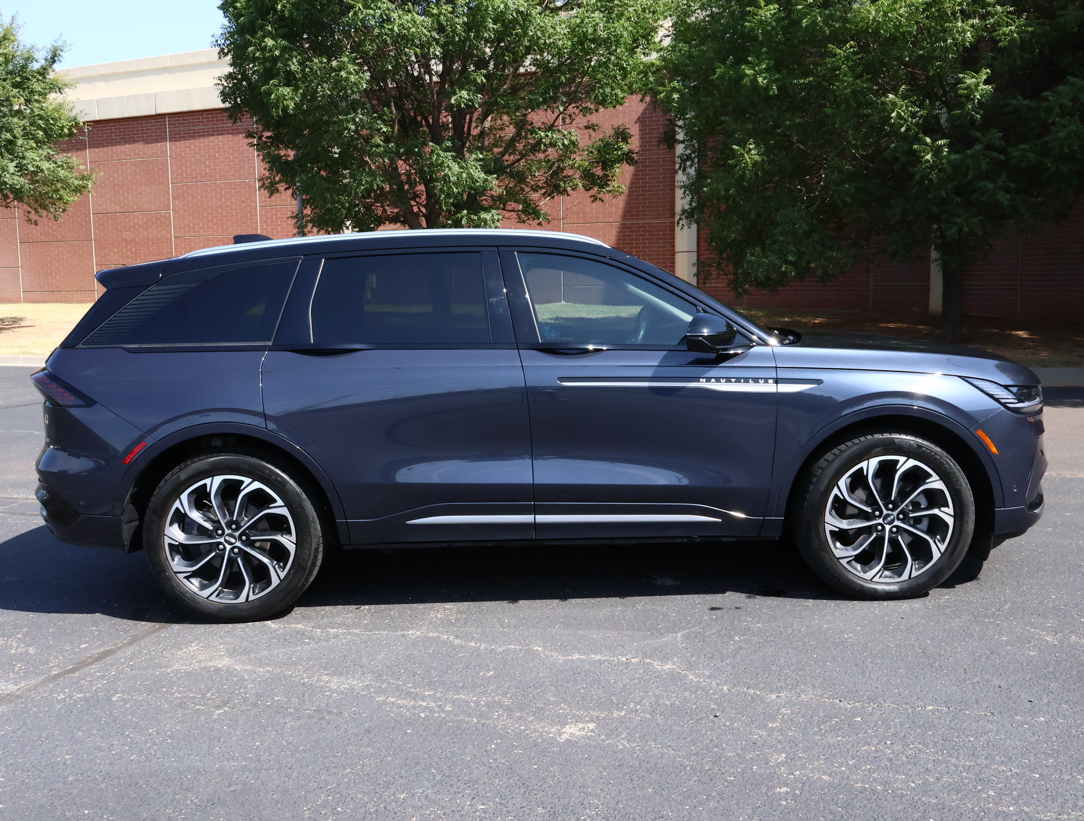 Used 2024 Lincoln Nautilus Reserve AWD/4WD image 32