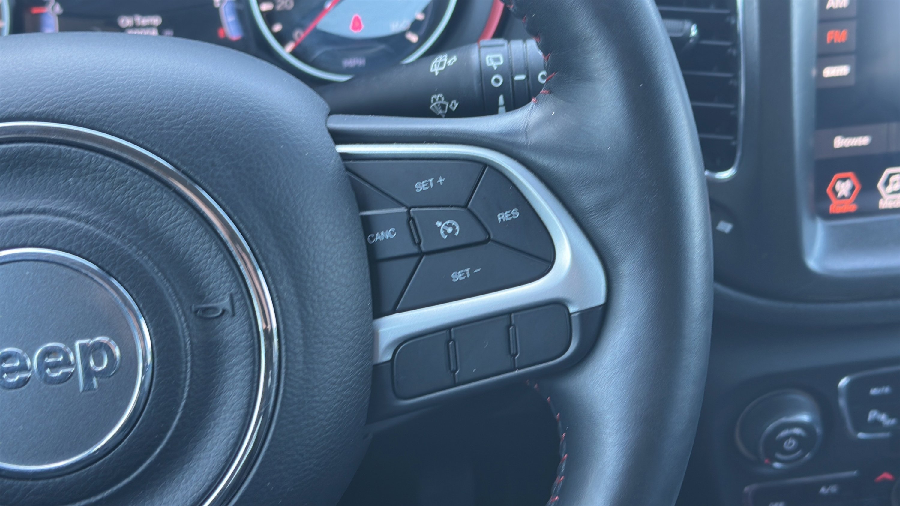 Used 2018 Jeep Compass Trailhawk w/ Safe & Security Group AWD/4WD image 12