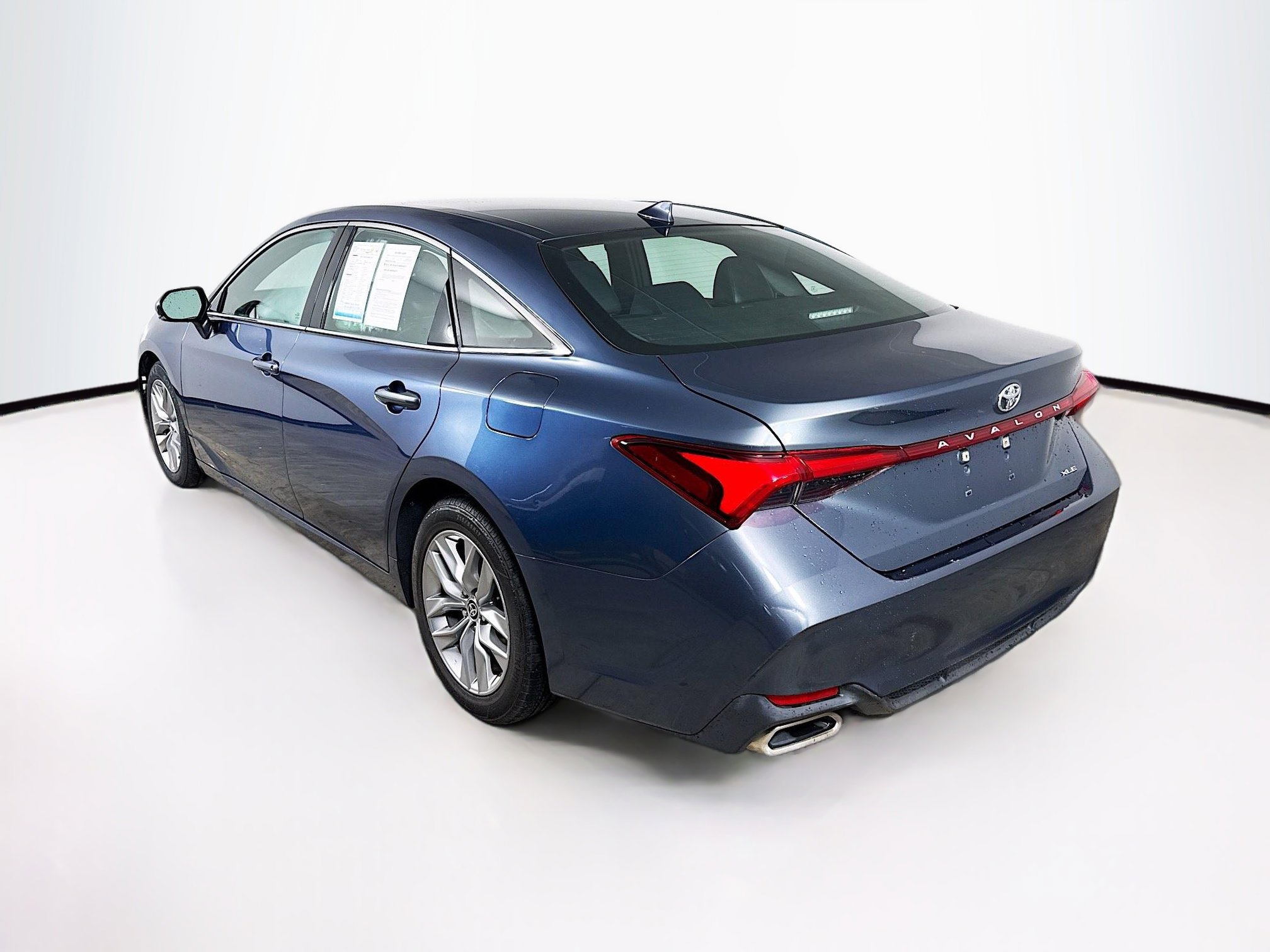 Used 2022 Toyota Avalon XLE image 29