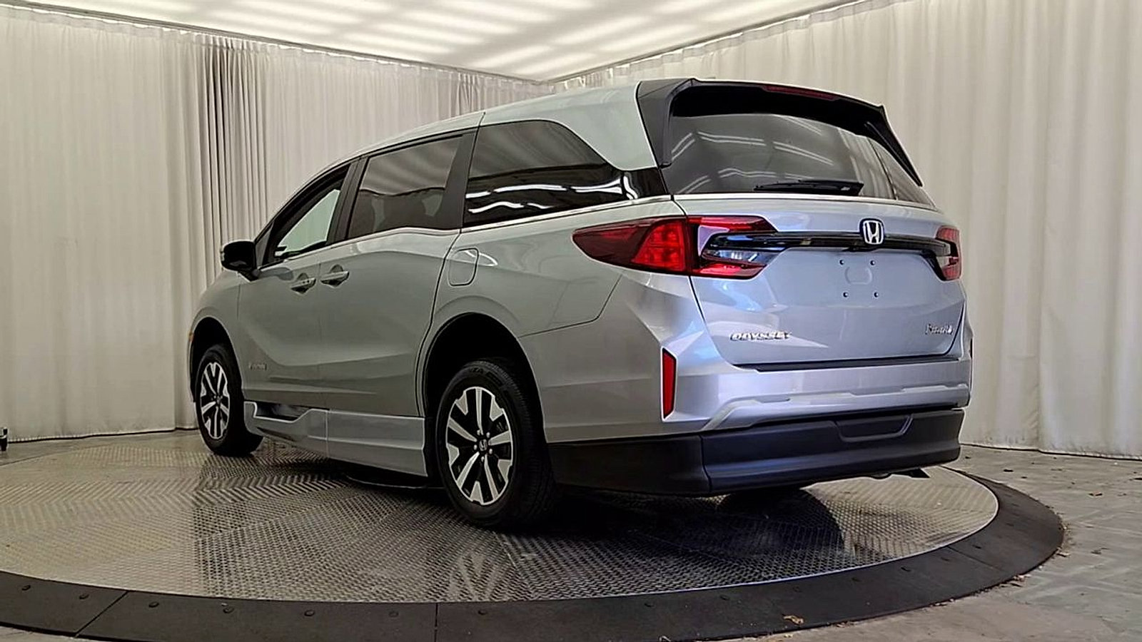 Used 2025 Honda Odyssey EX-L image 12