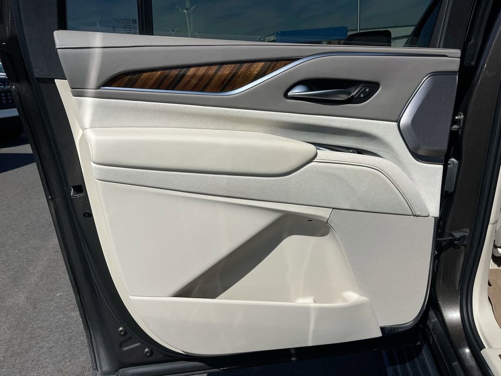 Used 2021 Cadillac Escalade ESV Premium Luxury Platinum image 31