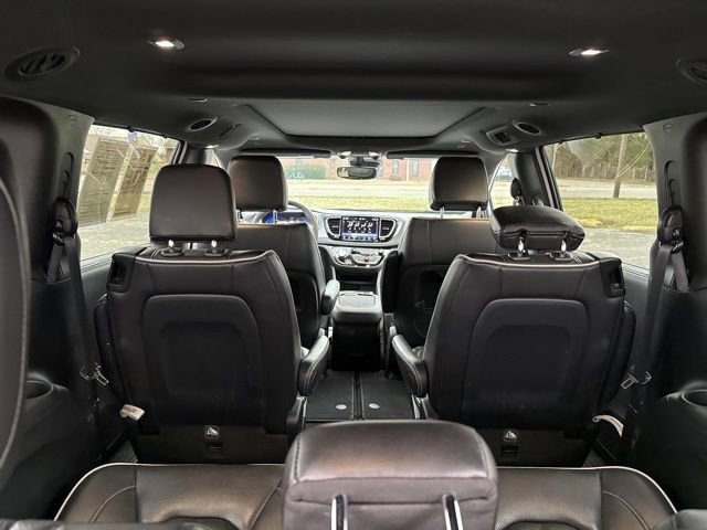 Used 2025 Chrysler Pacifica Limited FWD image 16