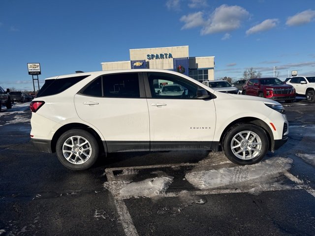 Used 2023 Chevrolet Equinox LS w/ LS Convenience Package image 2