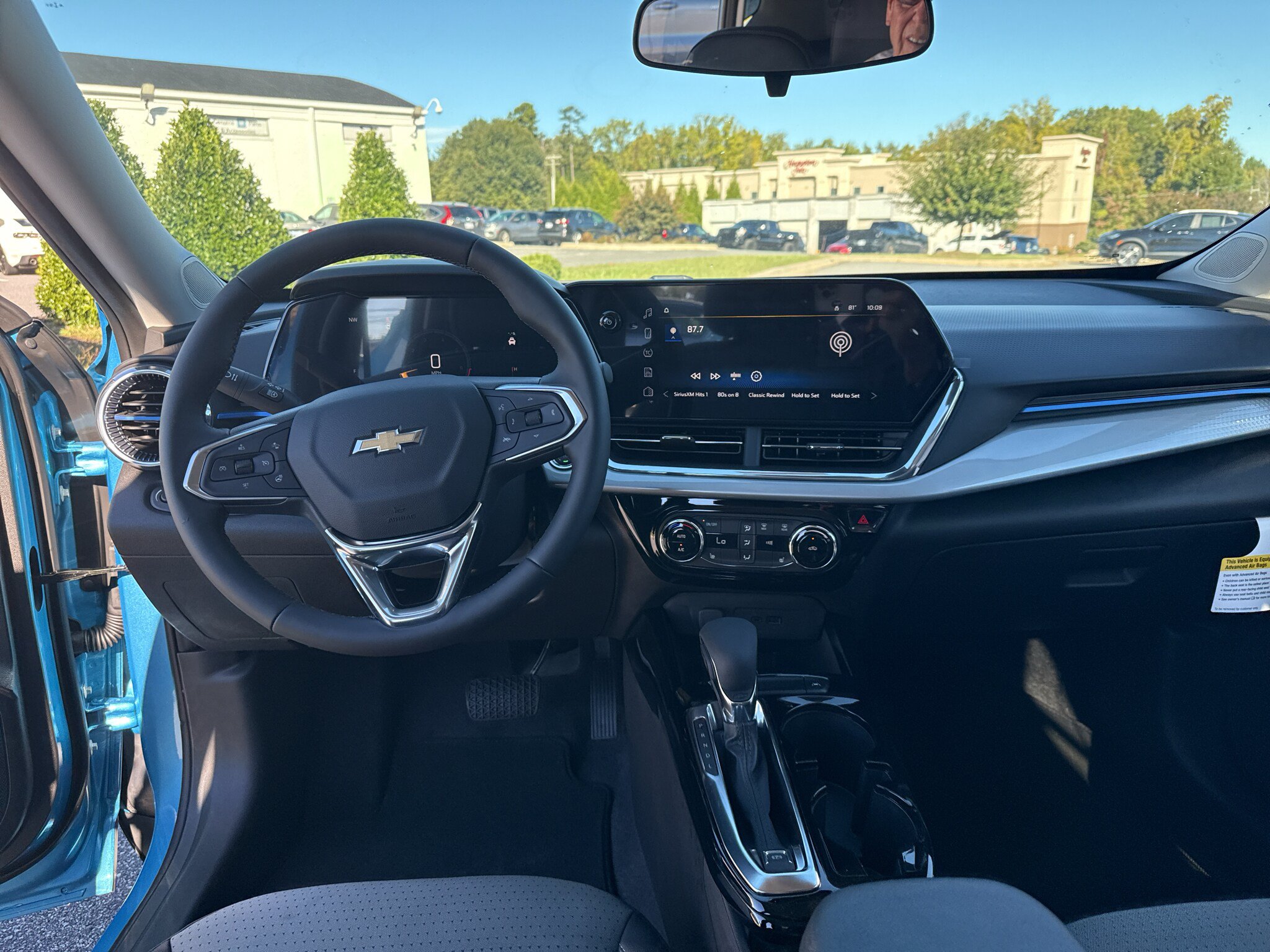 New 2026 Chevrolet Trax LT w/ Sunroof Package FWD image 18