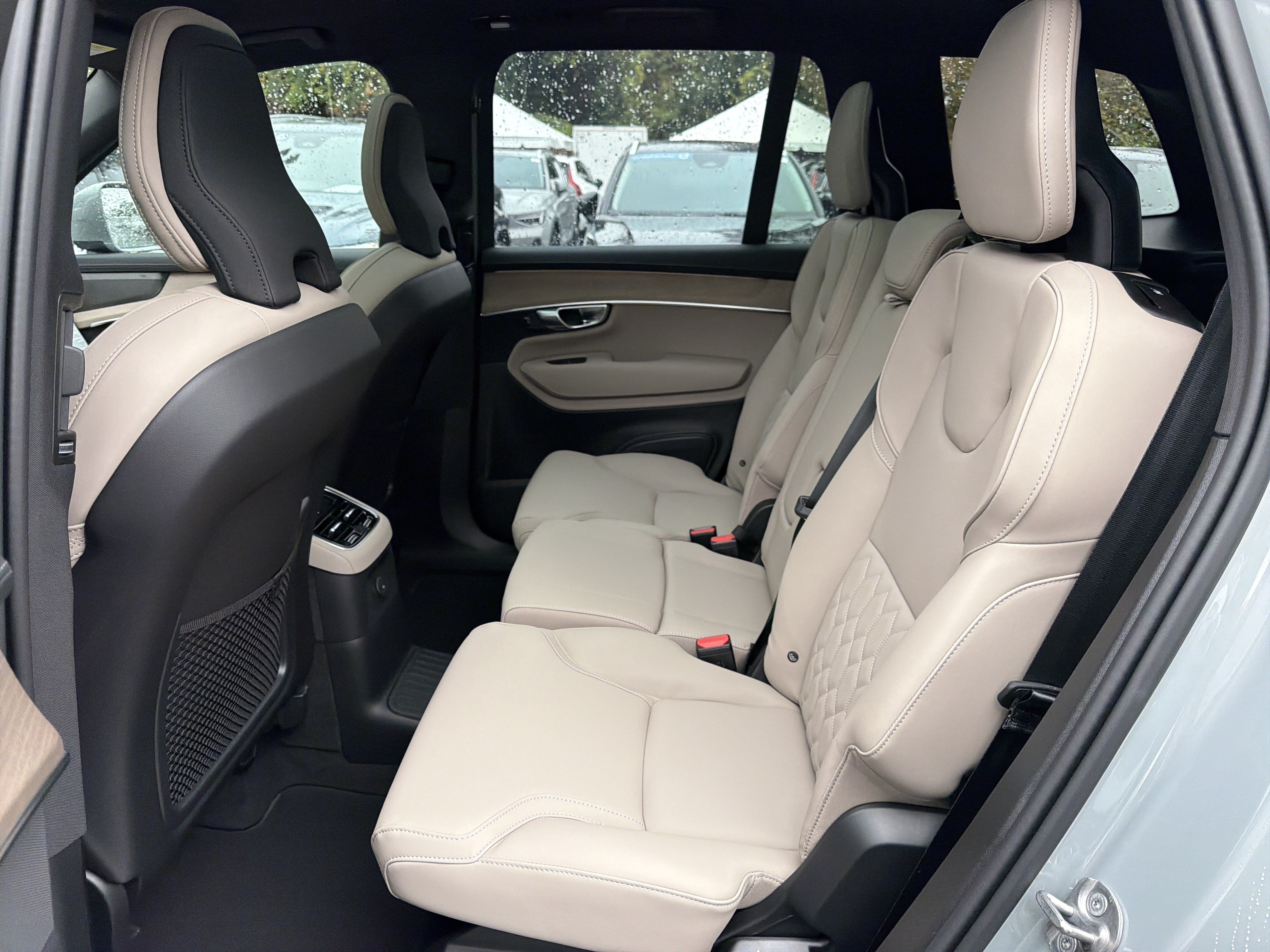 Used 2026 Volvo XC90 T8 Plus w/ Protection Package Premier AWD/4WD image 33