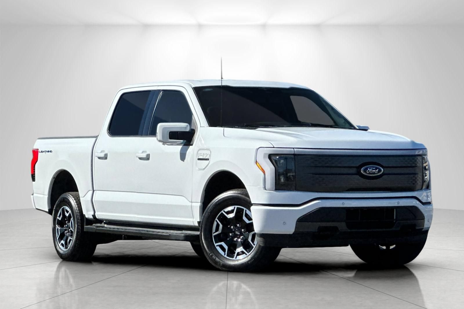 Used 2023 Ford F150 Lightning XLT AWD/4WD image 1