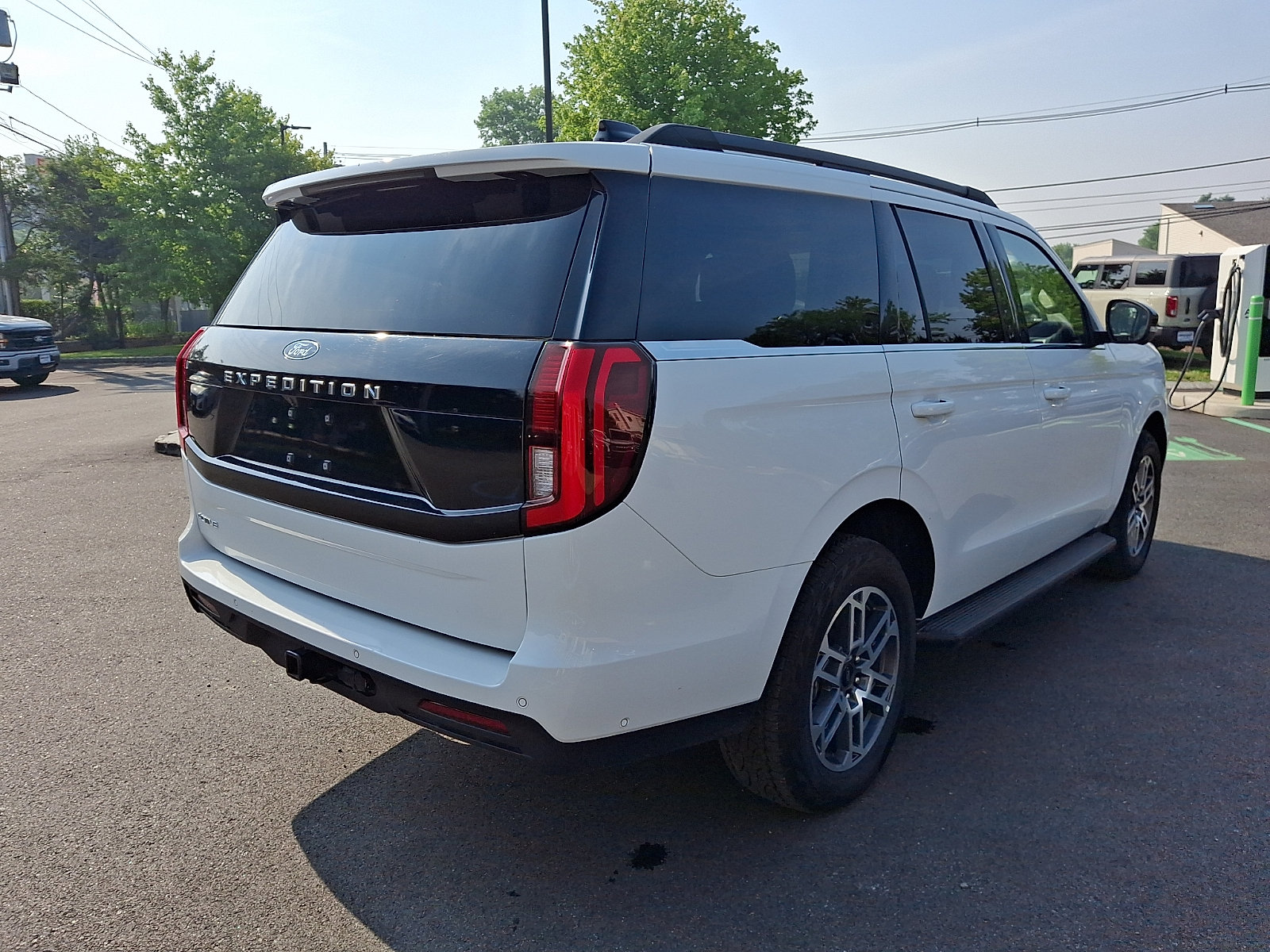 Certified 2025 Ford Expedition Active AWD/4WD image 5