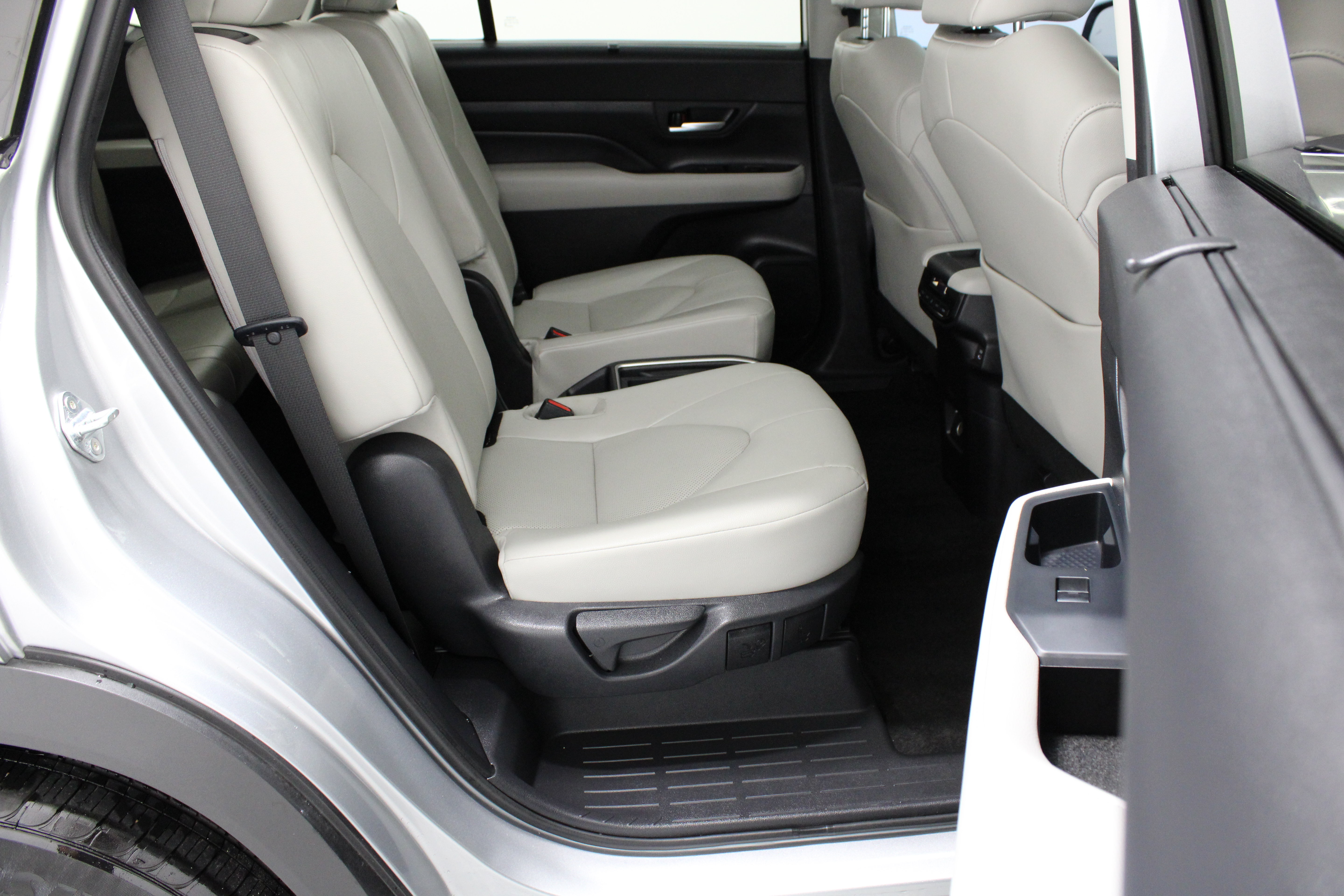 Used 2026 Toyota Grand Highlander AWD image 37