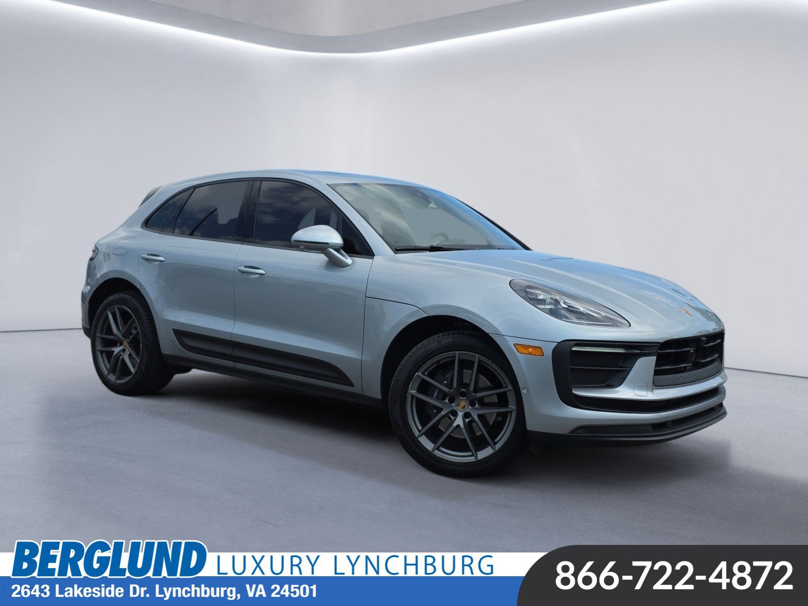 Used 2023 Porsche Macan Turbo AWD/4WD image 1