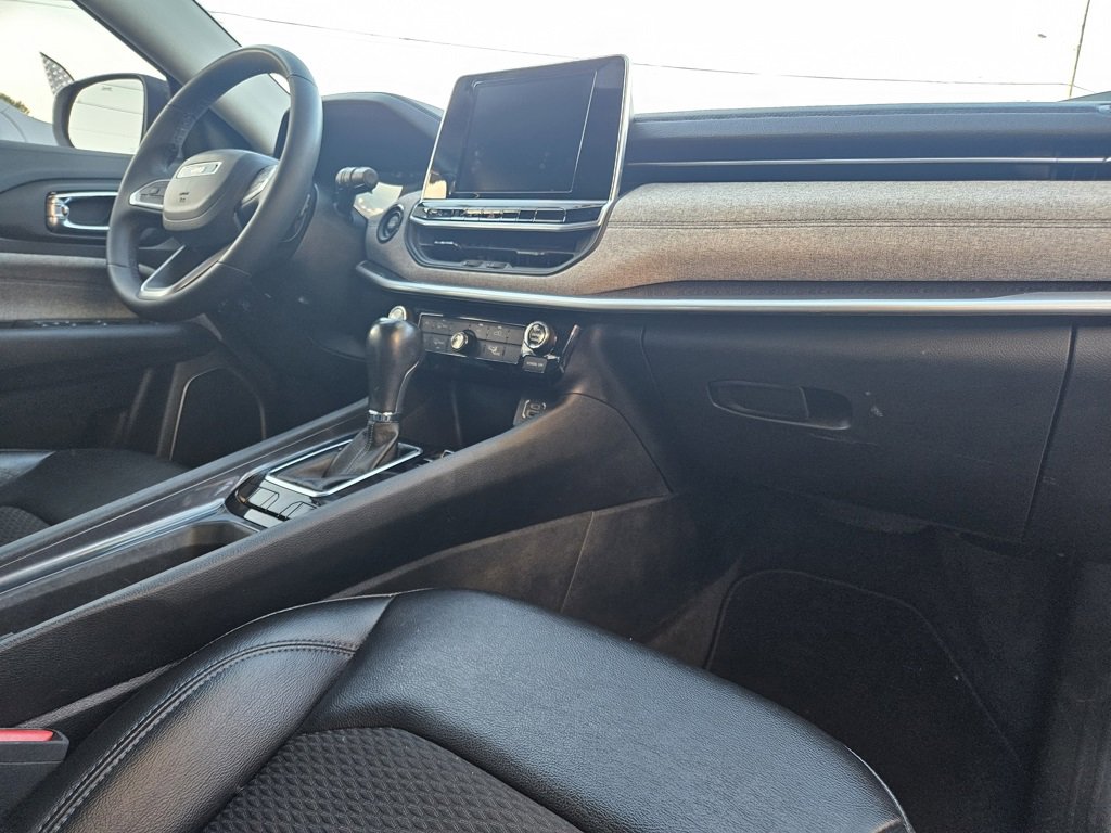 Used 2022 Jeep Compass Latitude image 9