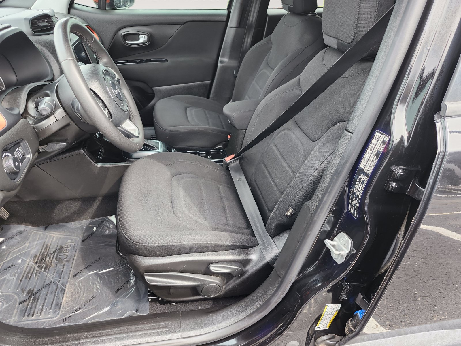Used 2020 Jeep Renegade Latitude FWD image 20