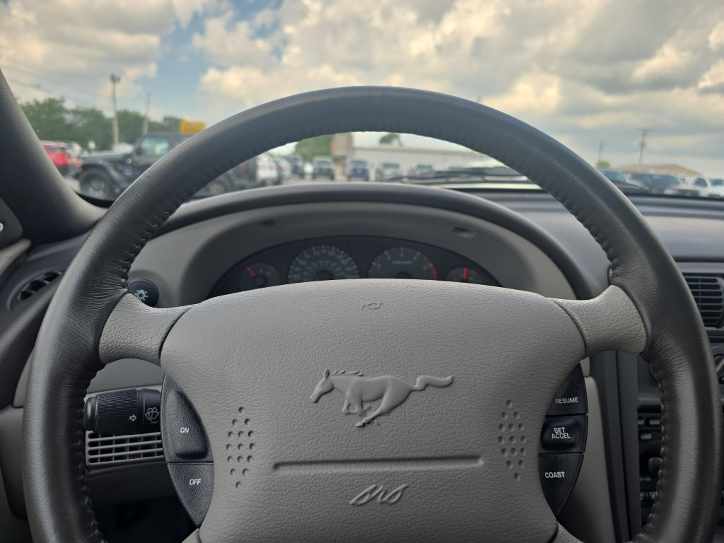 Used 2001 Ford Mustang GT RWD image 16