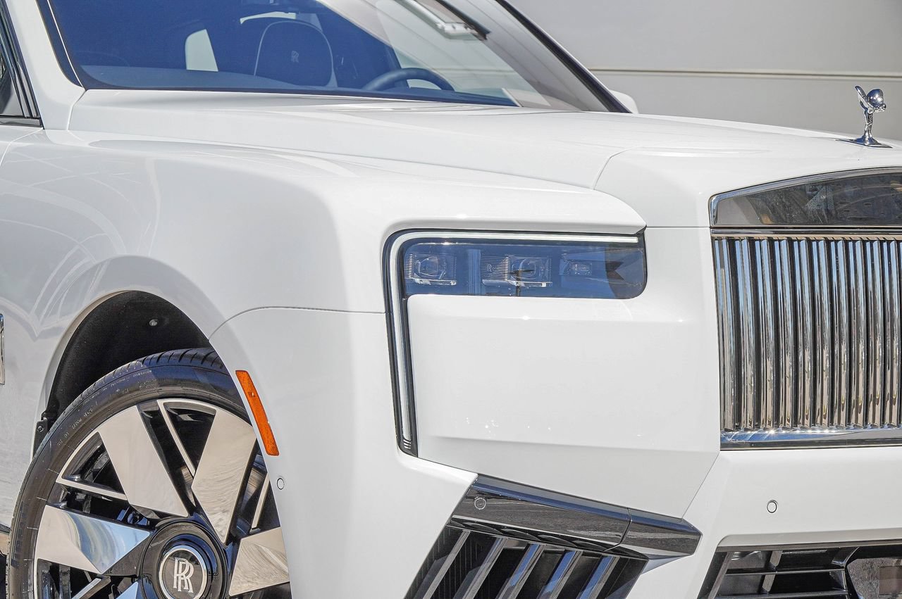 New 2026 Rolls-Royce Cullinan AWD/4WD image 3