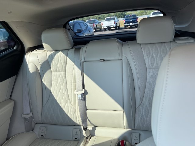 Used 2023 Buick Envision Avenir AWD/4WD image 13