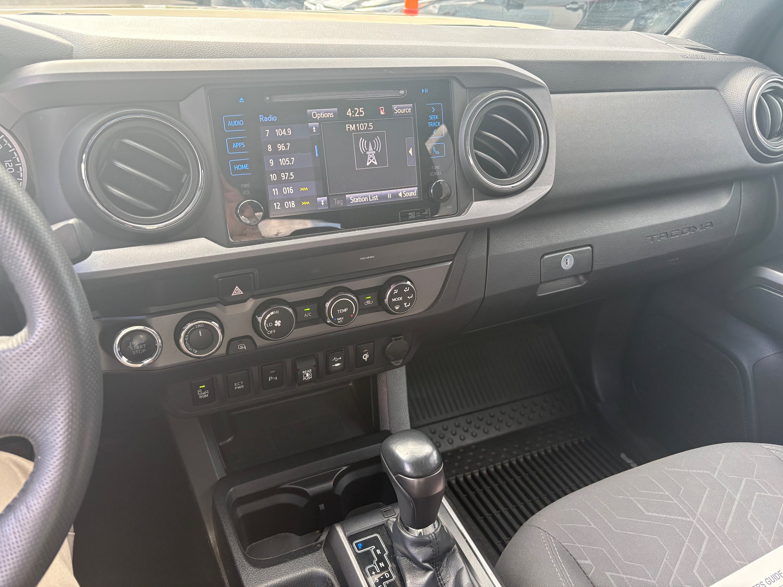 Used 2019 Toyota Tacoma TRD Off-Road w/ Technology Package AWD/4WD image 9